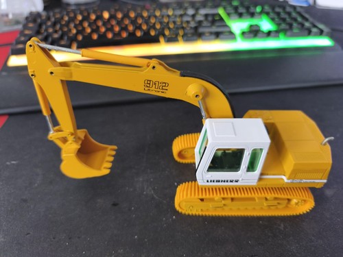 Miniature liebherr r912 50 - miniature,