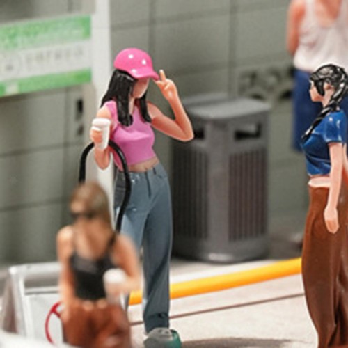 Figurine féminine - , à