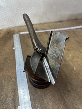 Ancienne cisaille à onglet