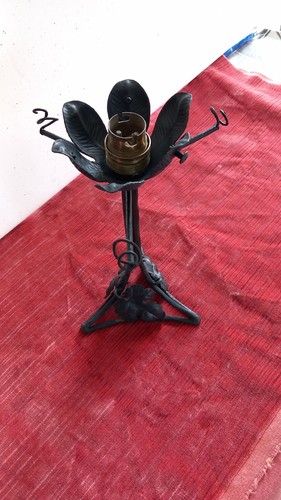 Ancien pied lampe fer - de,