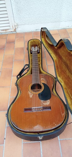 Guitare classique ancienne