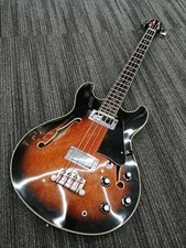 Guitare basse électrique