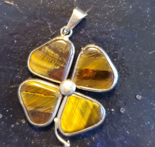 Tiger eye leaf clover - eye, 4-leaf