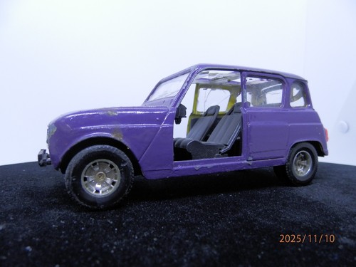 Renault burago 24 - 4, couleur