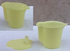 TUPPERWARE  - PICHET AVEC BEC VERSEUR - POT A LAIT - VINTAGE - CUISINE