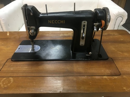 Machine coudre necchi - À,
