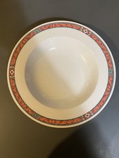 plat rond creux en porcelaine