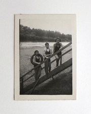 3 baigneurs lac bouée foret