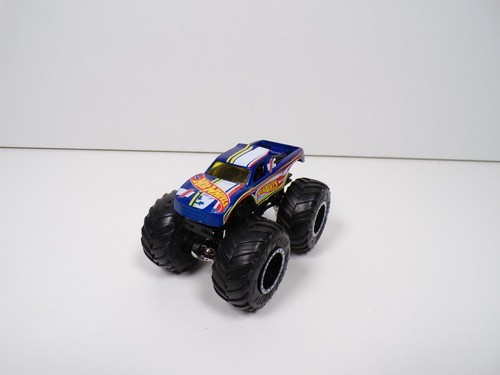 Monster trucks hot wheels - -,