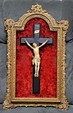 Ancien crucifix  Christ sculpté belle matiere  Cadre Bois Doré