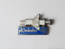 RNT 08/ Pin's outillage plomberie Plombelec