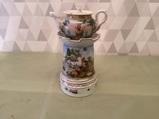 Ancienne tisanière en porcelaine de Paris 