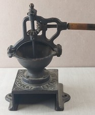 Ancien grand moulin à café