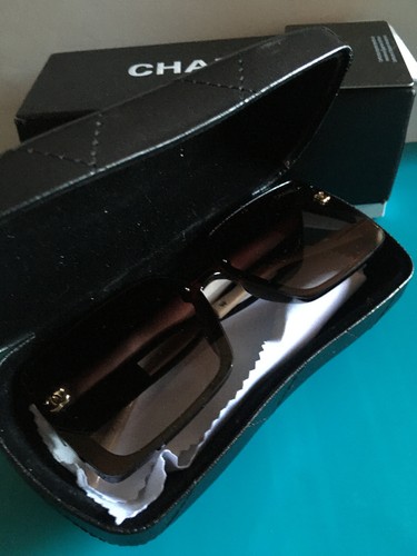 Paire lunettes soleil - de,