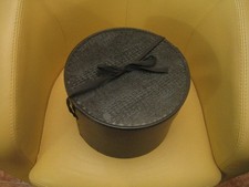 Boîte à chapeau / 1