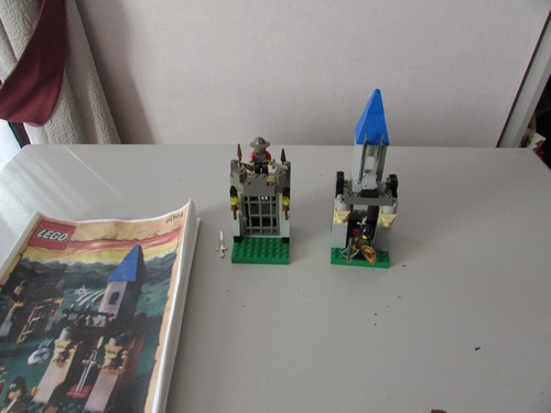 Lego 6094 guard treasury - guard,