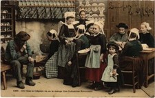 Old postcard Chez la Crepiere ou on la Mange - types (1294892)