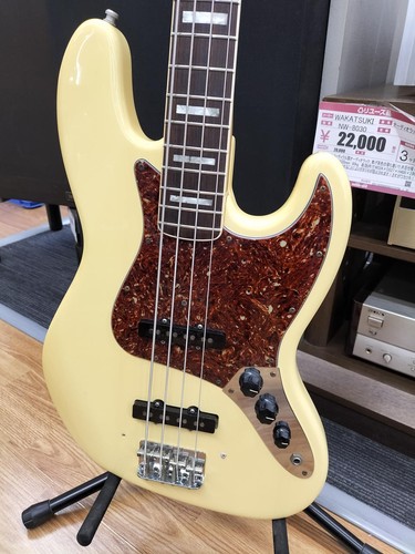 Guitare basse - guitare,
