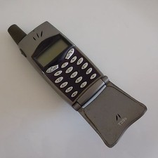 Téléphone mobile clapet ERICSSON T29S avec chargeur vintage design XX Suède N720