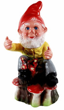 Nain de Jardin Figurine Sur Arbre Généalogique Avec Papillon Et Champignons En