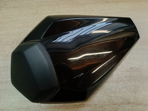 Capot selle arriere - un, de