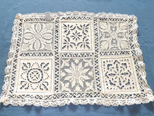 beau napperon, brodé et