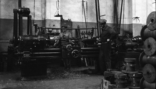 Ouvriers atelier machine - ouvriers, outil