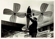 PRESS PHOTO Circa 1937 Concours Lépine Propeller Airplane Model