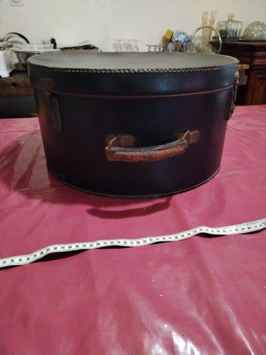 Grande boite chapeaux - a,