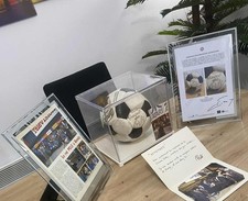 Ballon Rare Signé Pelé en 1981 à BONDY,Ville Natale de Kylian Mbappé (25 000 €)