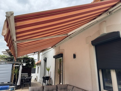 Store banne motorisé pour
