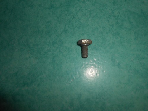 Vis épaulée fixation moteur