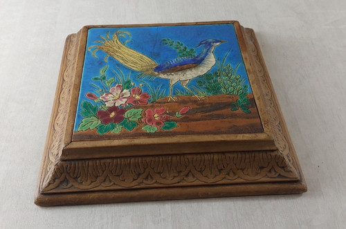 Ancien grand dessous - de, plat