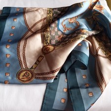 Foulard en polyester pour