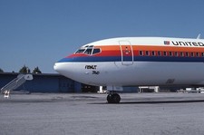 United Airlines Boeing 727-100 Peanut Two N7032U - Kodachrome 35mm slide