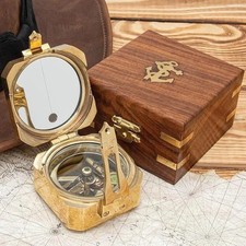 Boussole maritime avec boîte