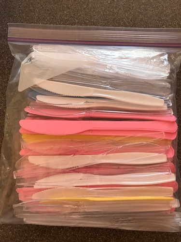 Bag plastic knives - of,