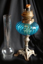 Lampe pétrole vintage pied en