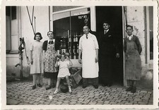 OLD PHOTO - VINTAGE SNAPSHOT - GROCER GROCERY STORE FUNNY SHOWCASE - SHOP