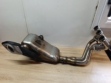 UN POT D ECHAPPEMENT