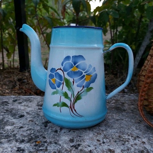 Cafetière ancienne tôle