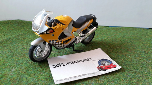 Bmw jaune échelle 1 - bmw, rs