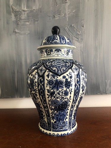 Joli pot couvert décor - couvert, a