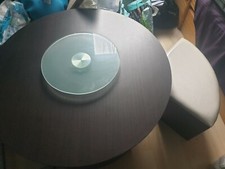 Table ronde en bois avec plateau tournant