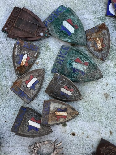 Lot insignes képi casque - insignes,