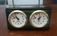 Ancienne Pendule Horloge Jeu d'échec APF V Rolland