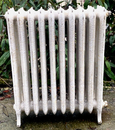 Radiateur ancien sur - pieds, a