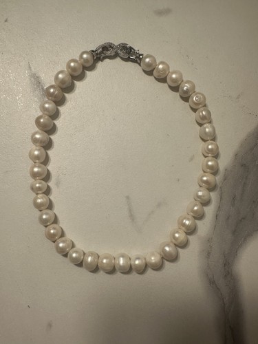 Collier ras cou perles - cou,