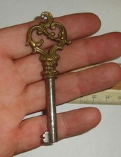 Jolie clé GM ancienne de