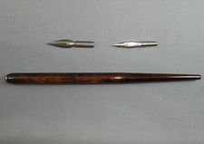 CALLIGRAPHIE PORTE PLUME